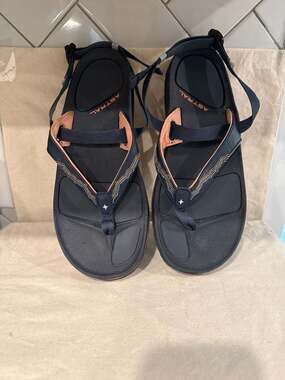 Astral Rosa Women's Outdoor Performance Adventure Sandal Size 9